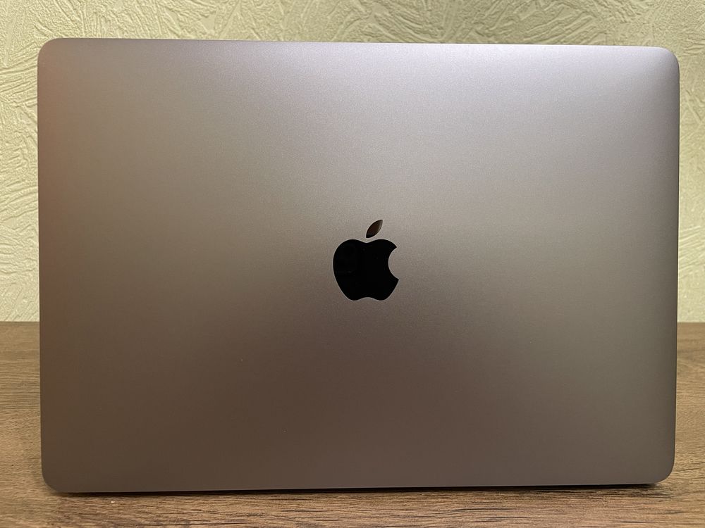 MacBook Pro 13 2016 16/256. Touchbar, Touch ID. 215 циклов.