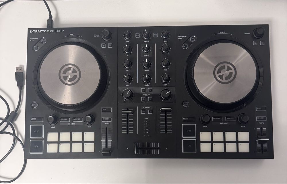 DJ контролер Native Instruments Traktor Kontrol S2 MK3