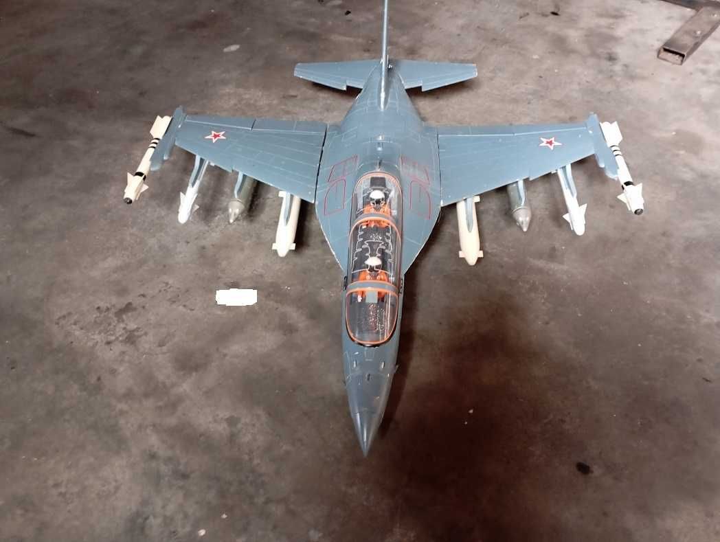 Aeromodelismo Yak 130 da Freewing