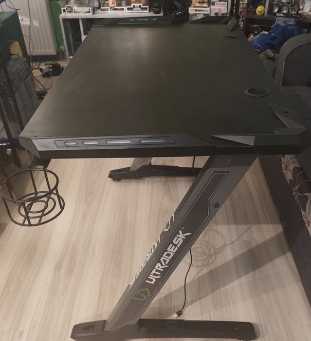 Biurko ultradesk dla graczy gamingowe podświetlenia