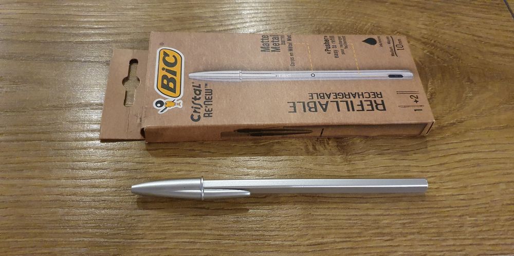 Bic Cristal RE'New kultowy metalowy długopis czarny