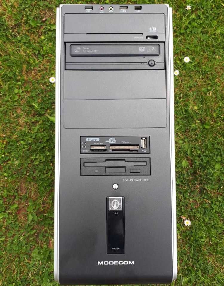 Sprzedam monitor + stacja dysków