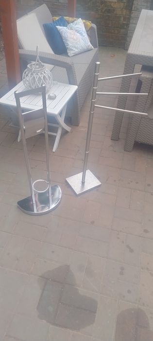 Stojak łazienkowy na papier i ręczniki