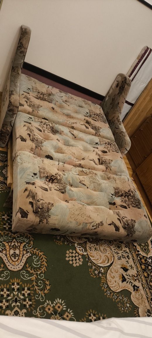 Fotel dwuosobowy, sofa z funkcją spania i pojemnikiem na pościel.