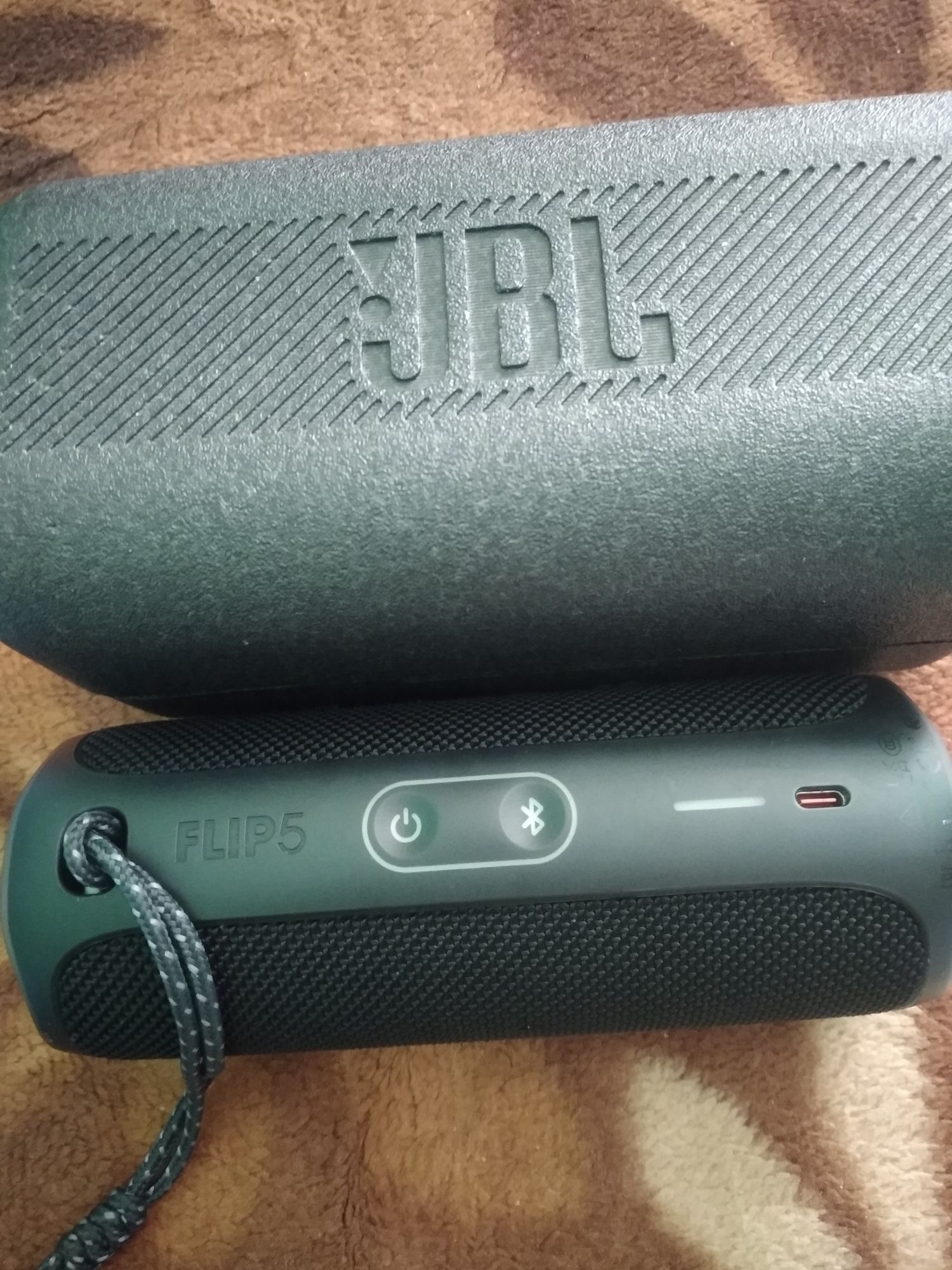 JBL flip 5.  Колонка