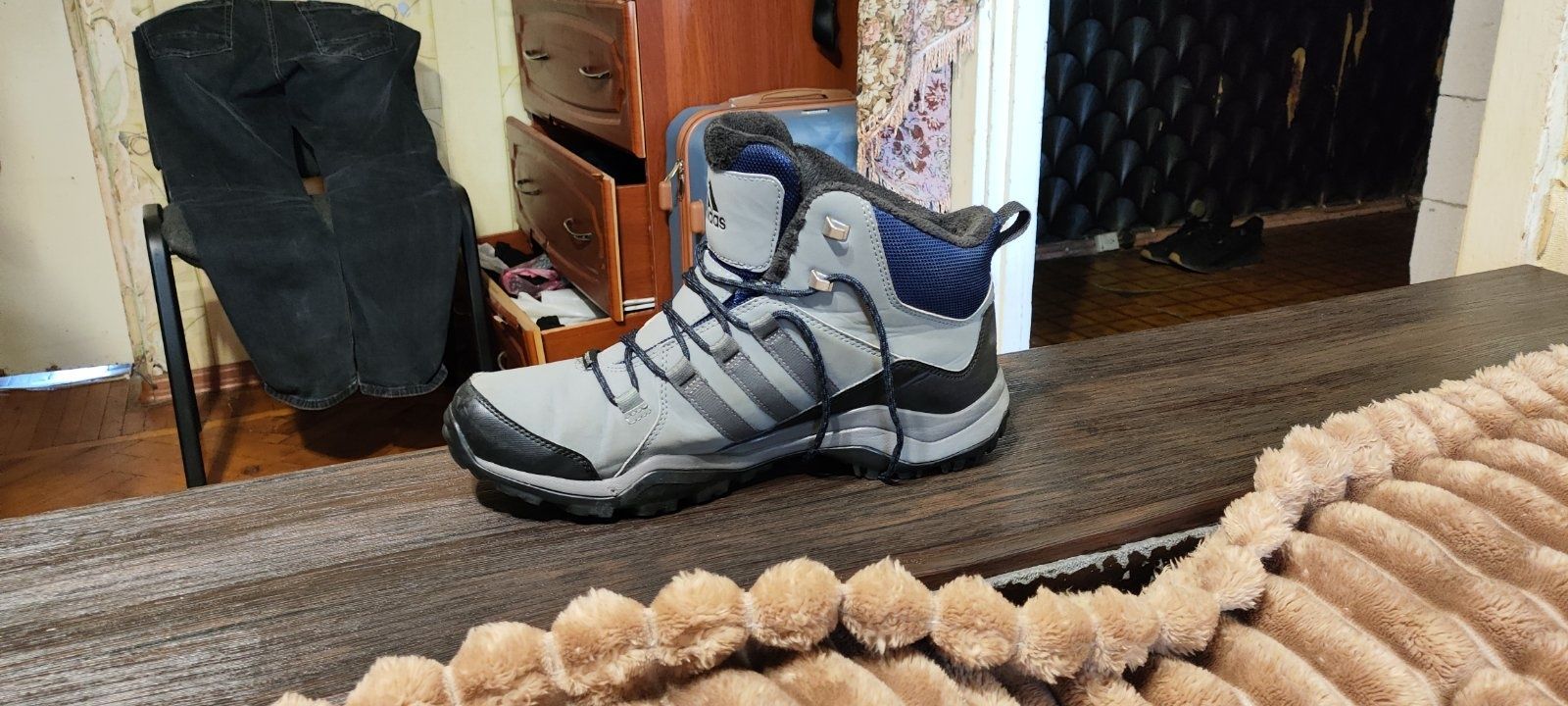 Продам кросовки 45 размер adidas