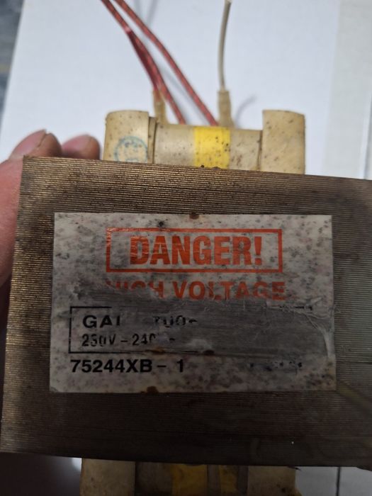 Transformator z mikrofalówki GAL 700E-4