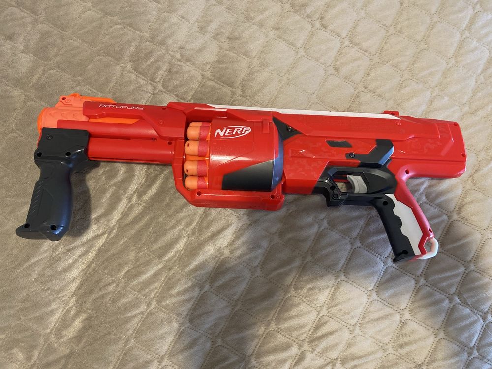 NERF MEGA Rotocury  (10 balas)