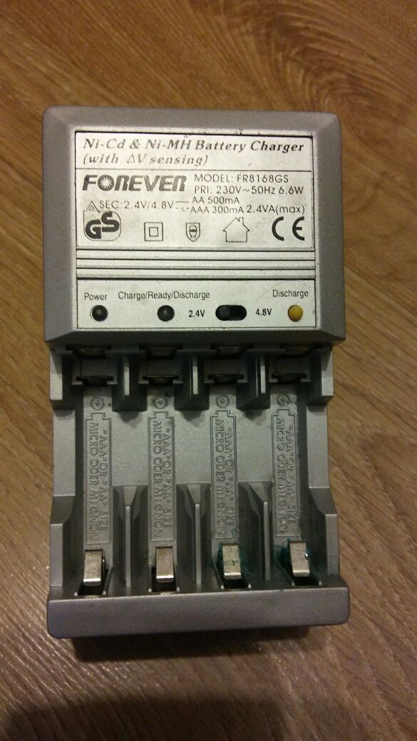 Ładowarka baterii AA/AAA Forever FR-8168 GS