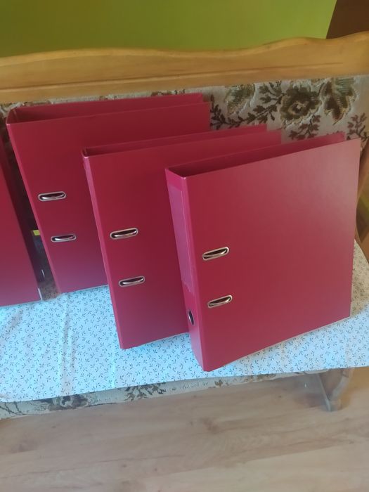 Nowe segregatory A 4 /50 , cena podana za 1 sztukę.