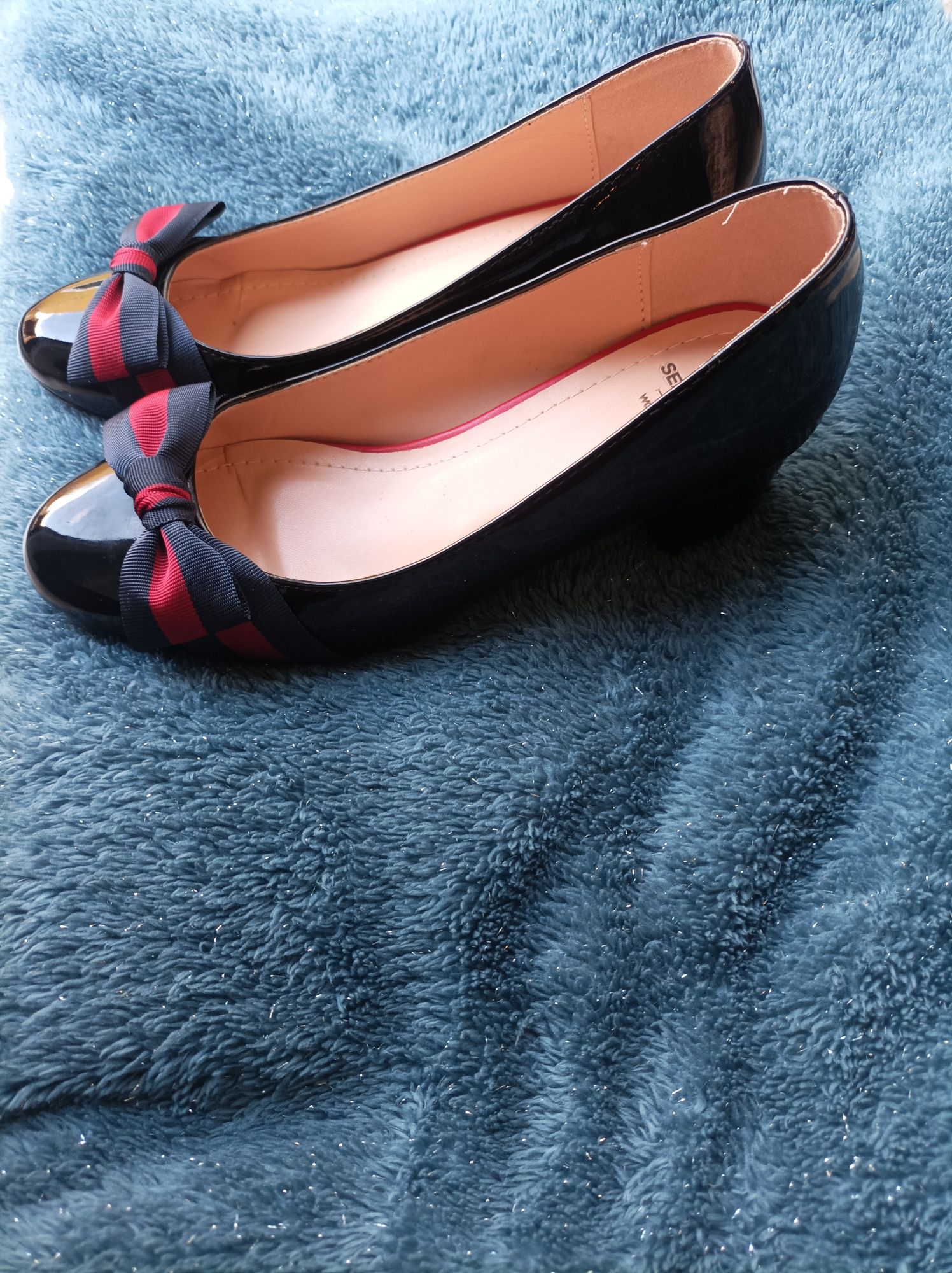 Sapatos "Formais" com laço