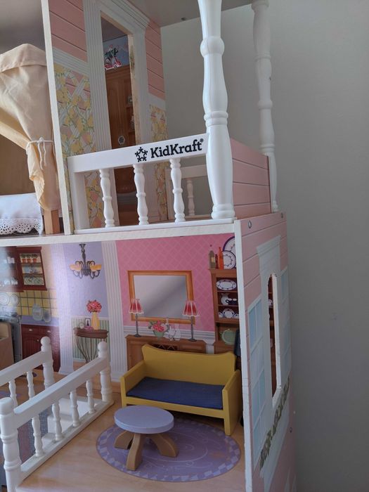 Casa de bonecas de madeira com acessórios (KidKraft), 124 cm de altura