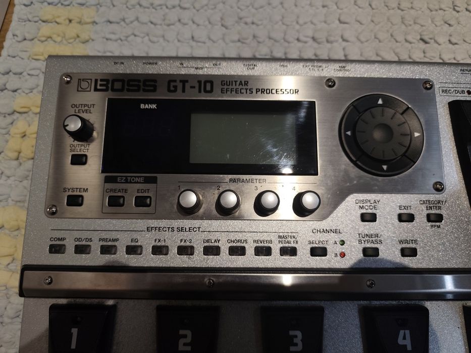 Pedaleira Boss gt10 como nova