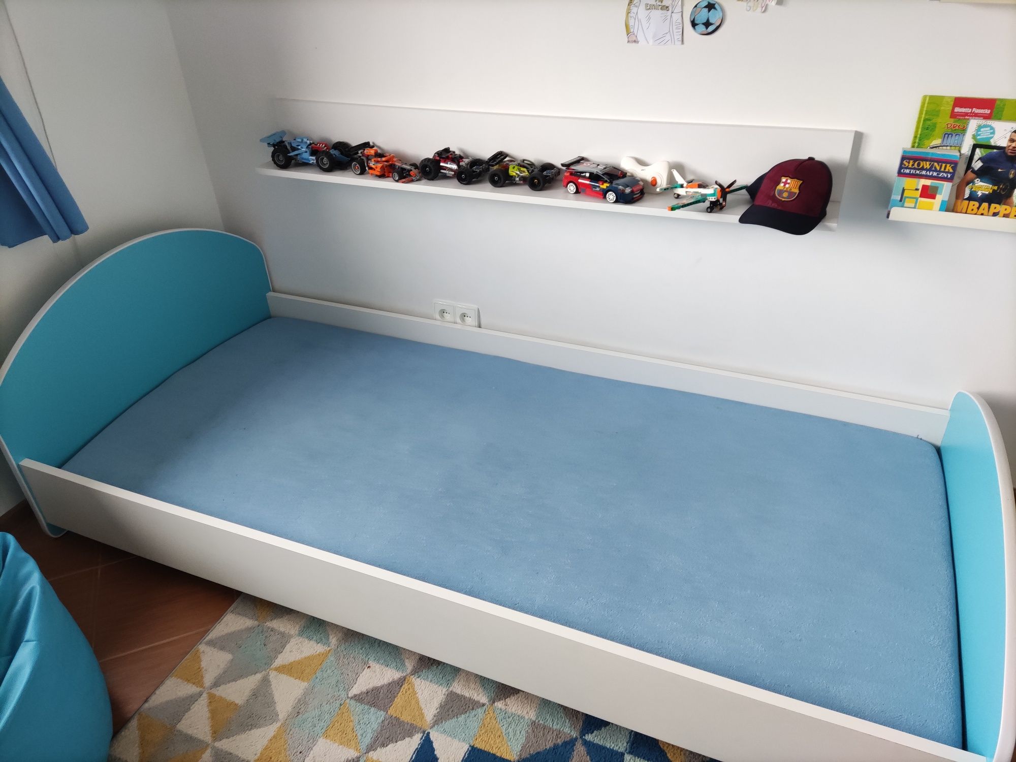 Łóżko dziecięce drewniane biało - niebieskie chłopięce