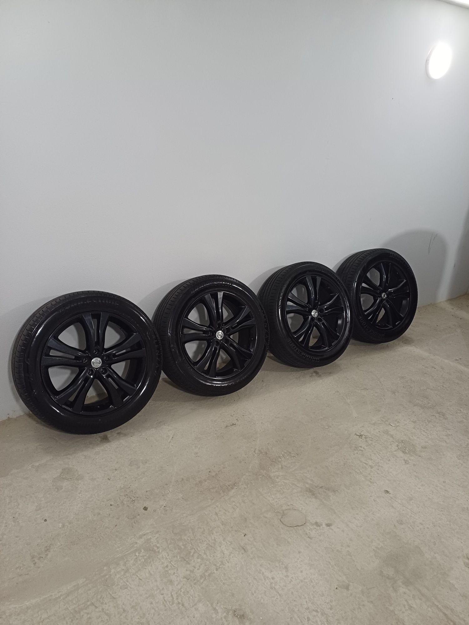 Диски з шинами Nissan Murano