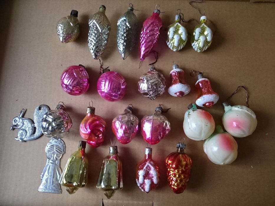 Ёлочные игрушки, бусы, верхушки, флажки,  звезда