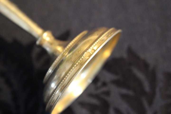 Copos em cristal com pé em prata . Cada 30€