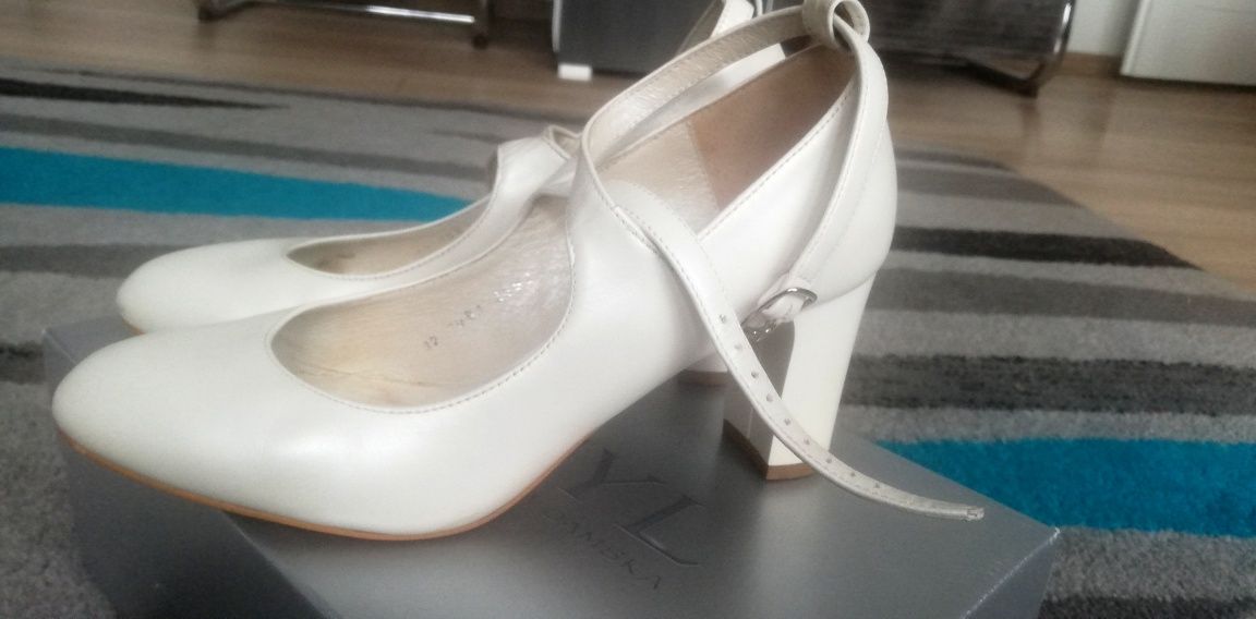 Buty kotyl perła ecru 38