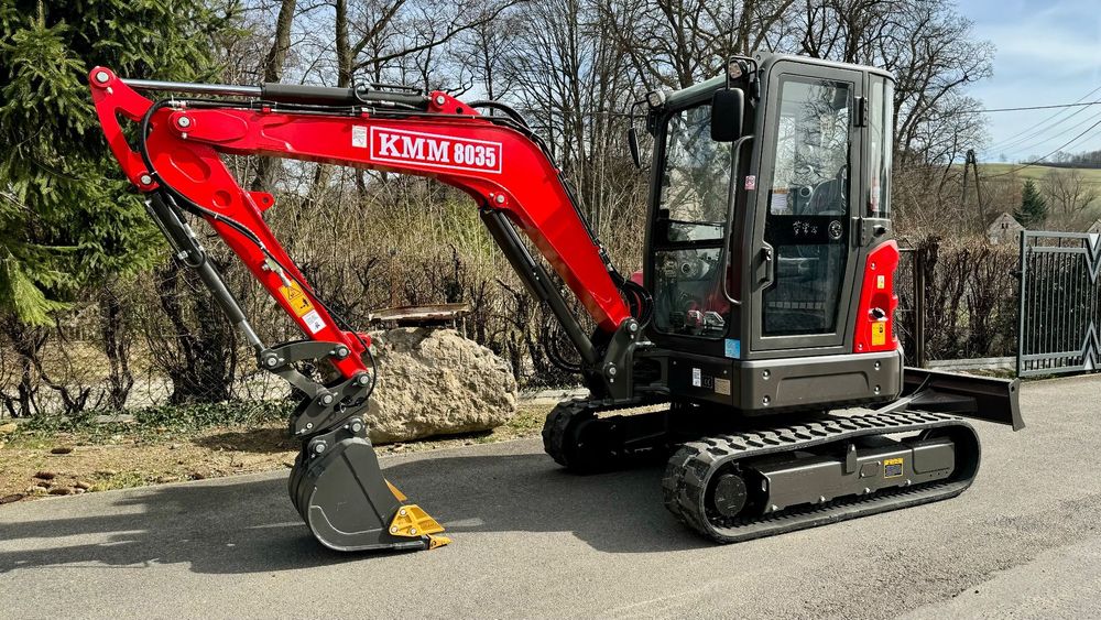 KMM 8035  Koparka KMM 8035 Kubota 4 tony z osprzętem