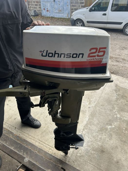 Продам лодочний двигун Johnson 25