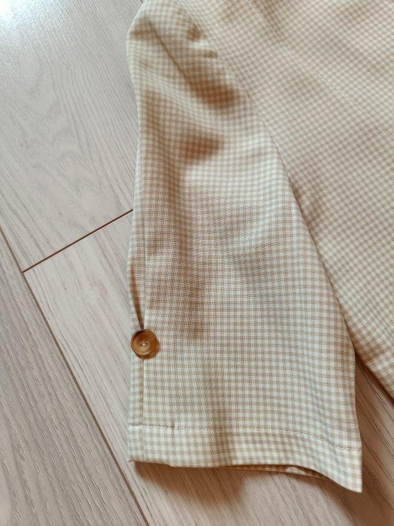 Żakiet z 1/2 rękawa.