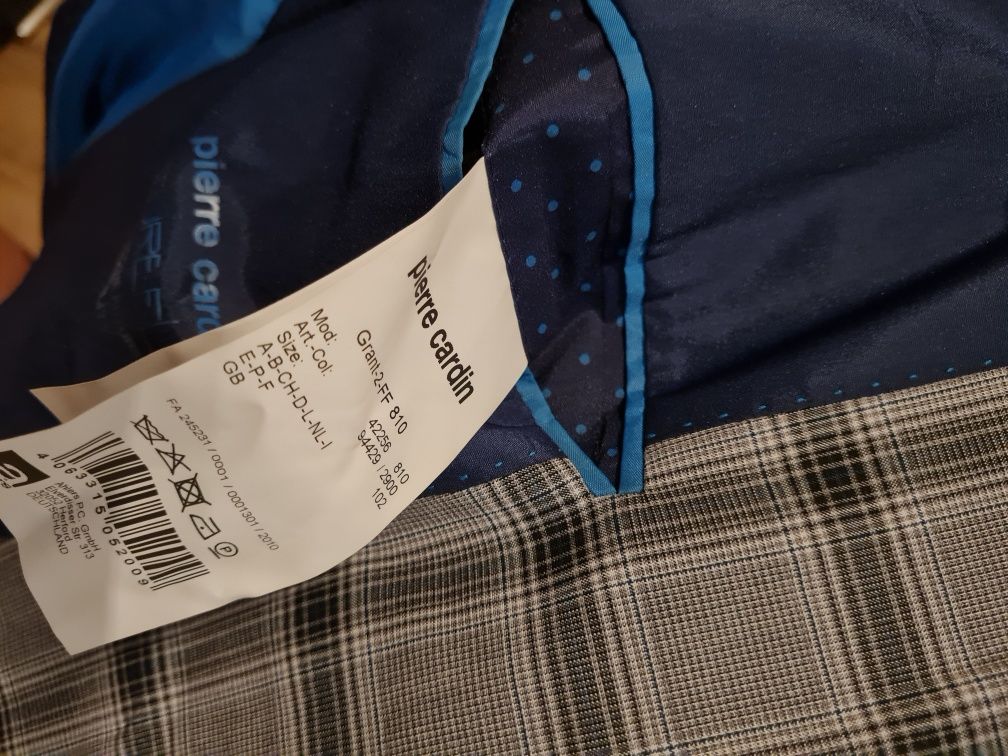 Nowoczesny Garnitur w kratkę Pierre Cardin r50