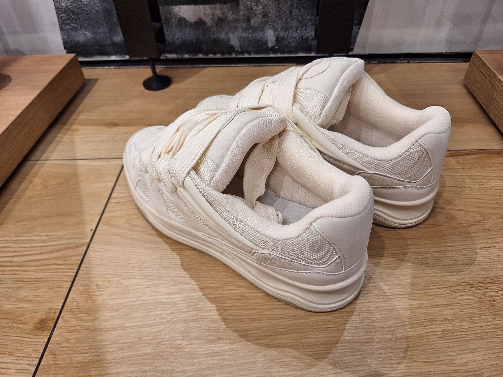 Кросовки дутыши Bershka