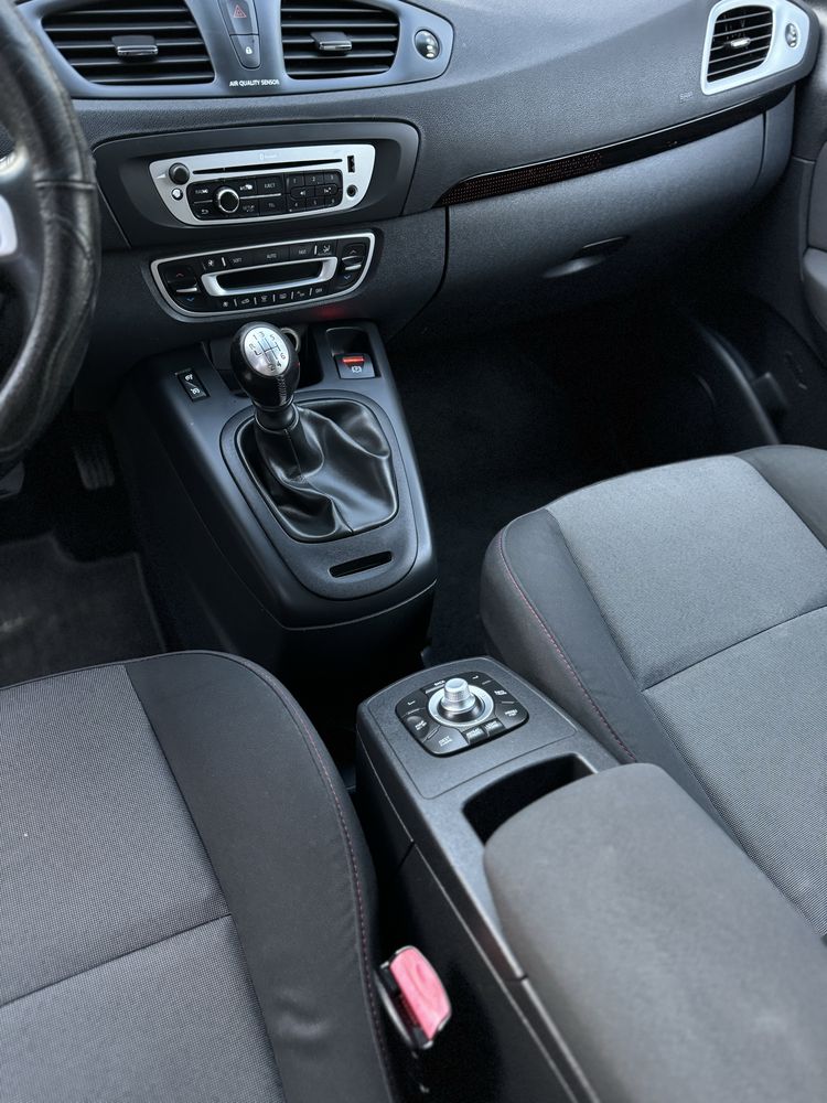 Renault Grand Scenic 2012 року, 1.5 дизель.