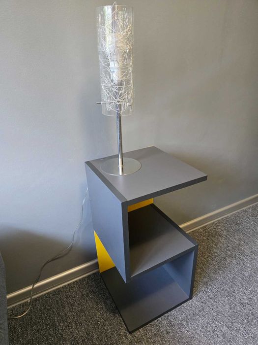 Szafka nocna z lampką