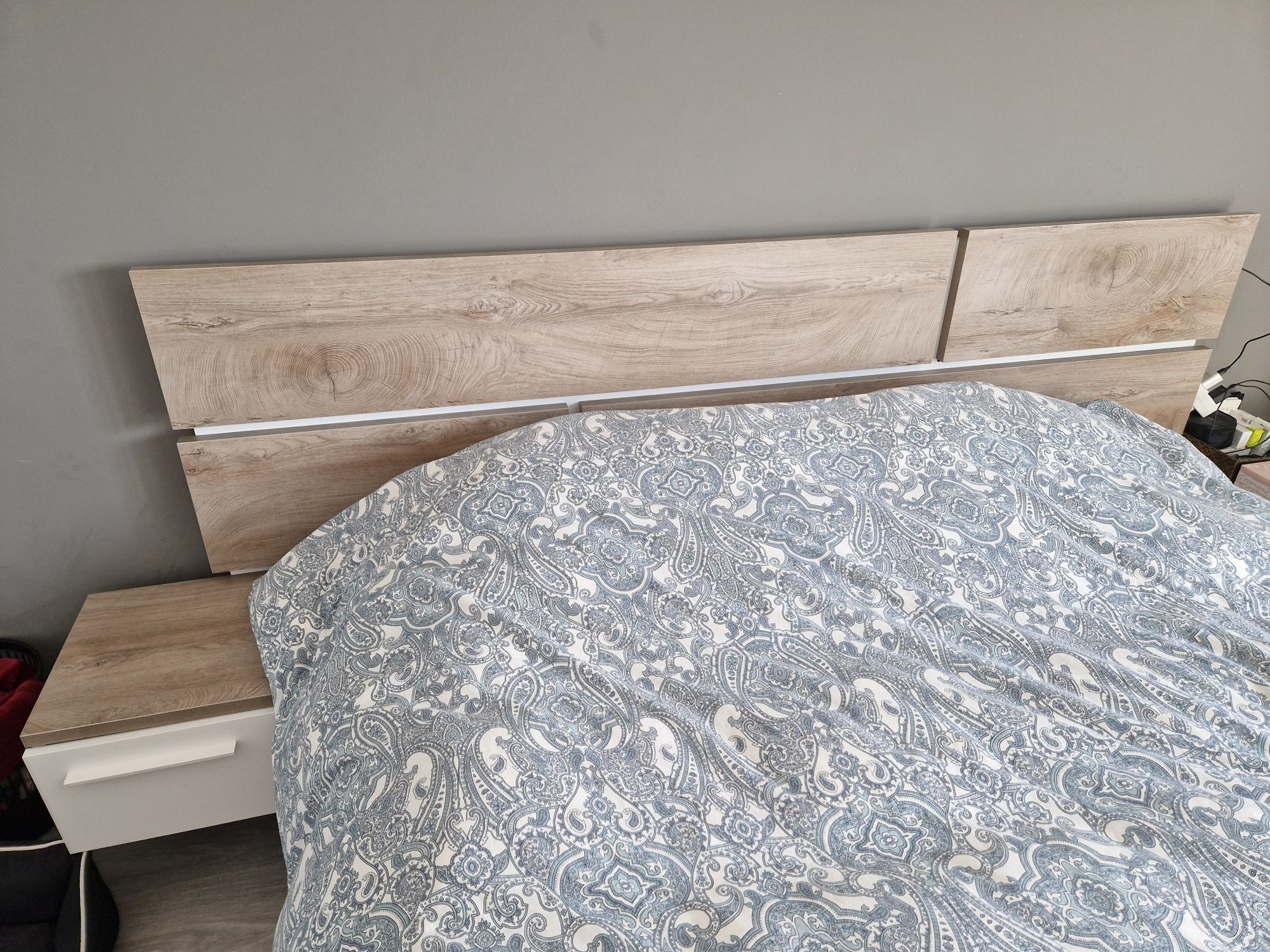Cama casal + estrado