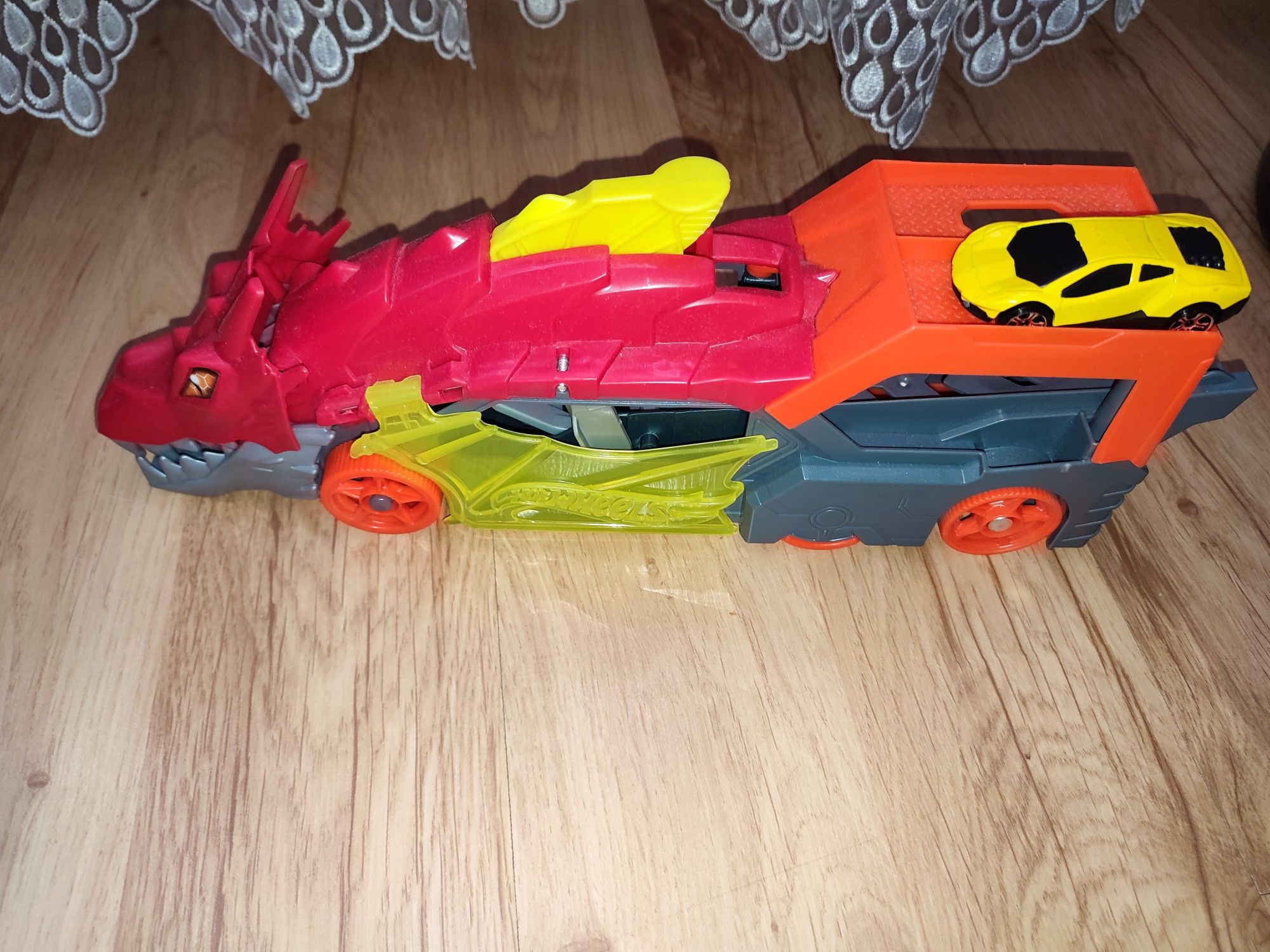 Трек Hot Wheels Дракон-автовоз