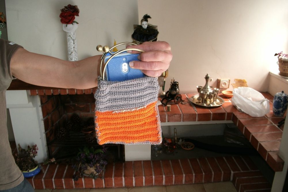 Vários sacos feitos há mão em crochet
