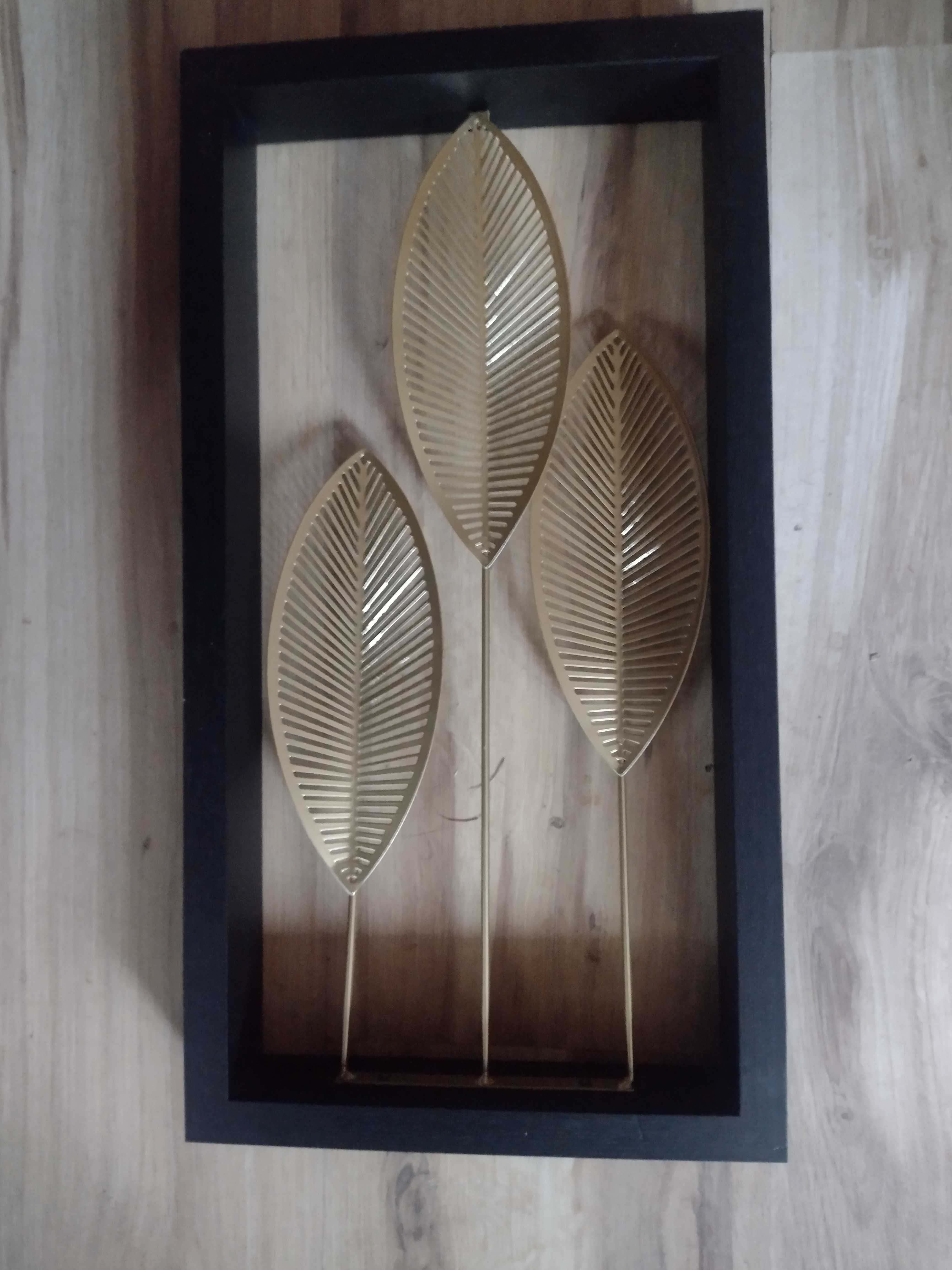 Oddam w atrakcyjnej cenie 2 ramki ozdobne 45 cm na 24 cm
