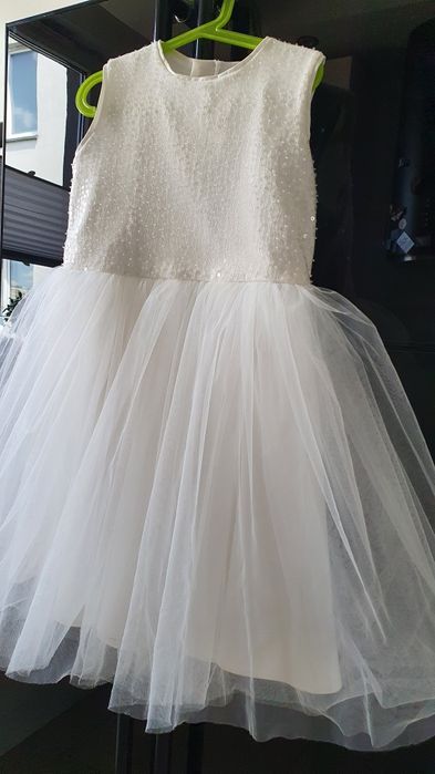 Rever Biała sukienka z ozdobnymi koralikamii tiulowa  Sisi 140 146