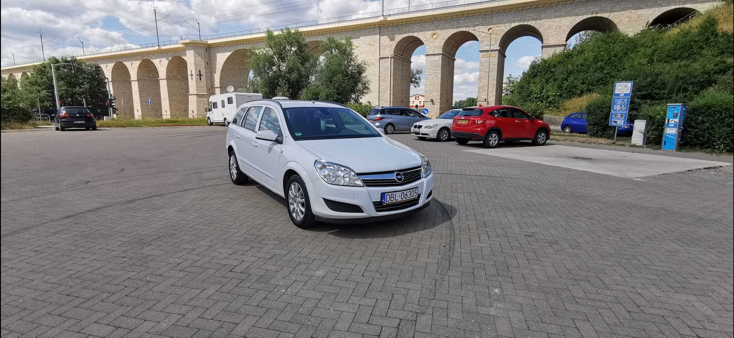Astra 1.6  Lift Automat sprowadzona zarejestrowana