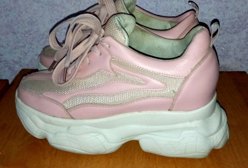 Кроссовки женские 36 р. На платформе