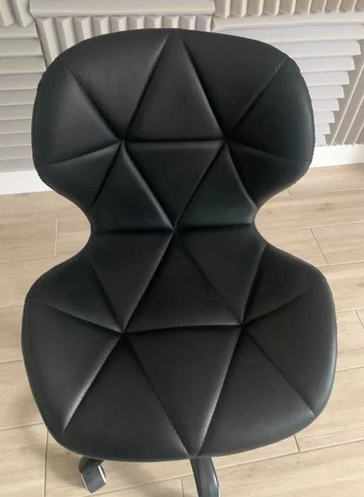 крісло на колесах комп'ютерне 4points кресло для бьюти мастера