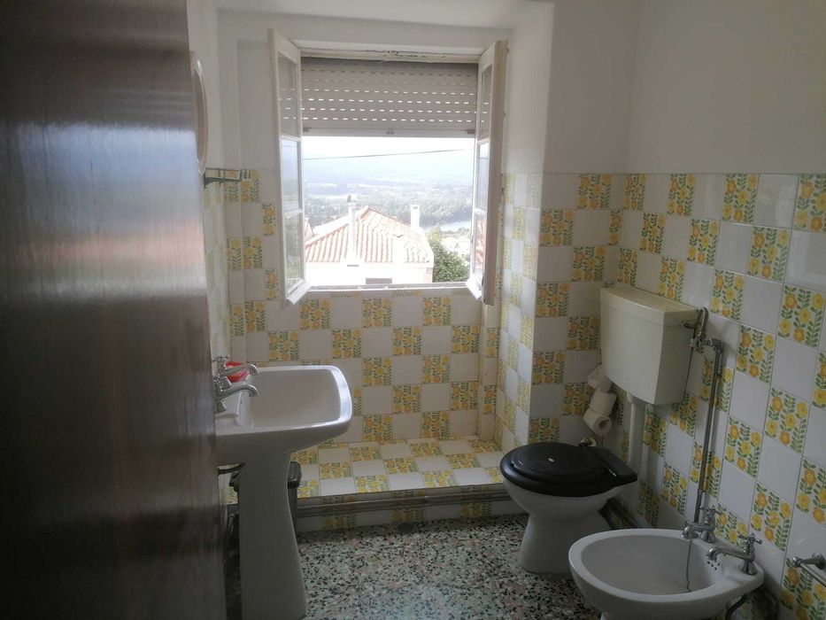 Arrenda-se casa em Gondarém -V.N. Cerveira