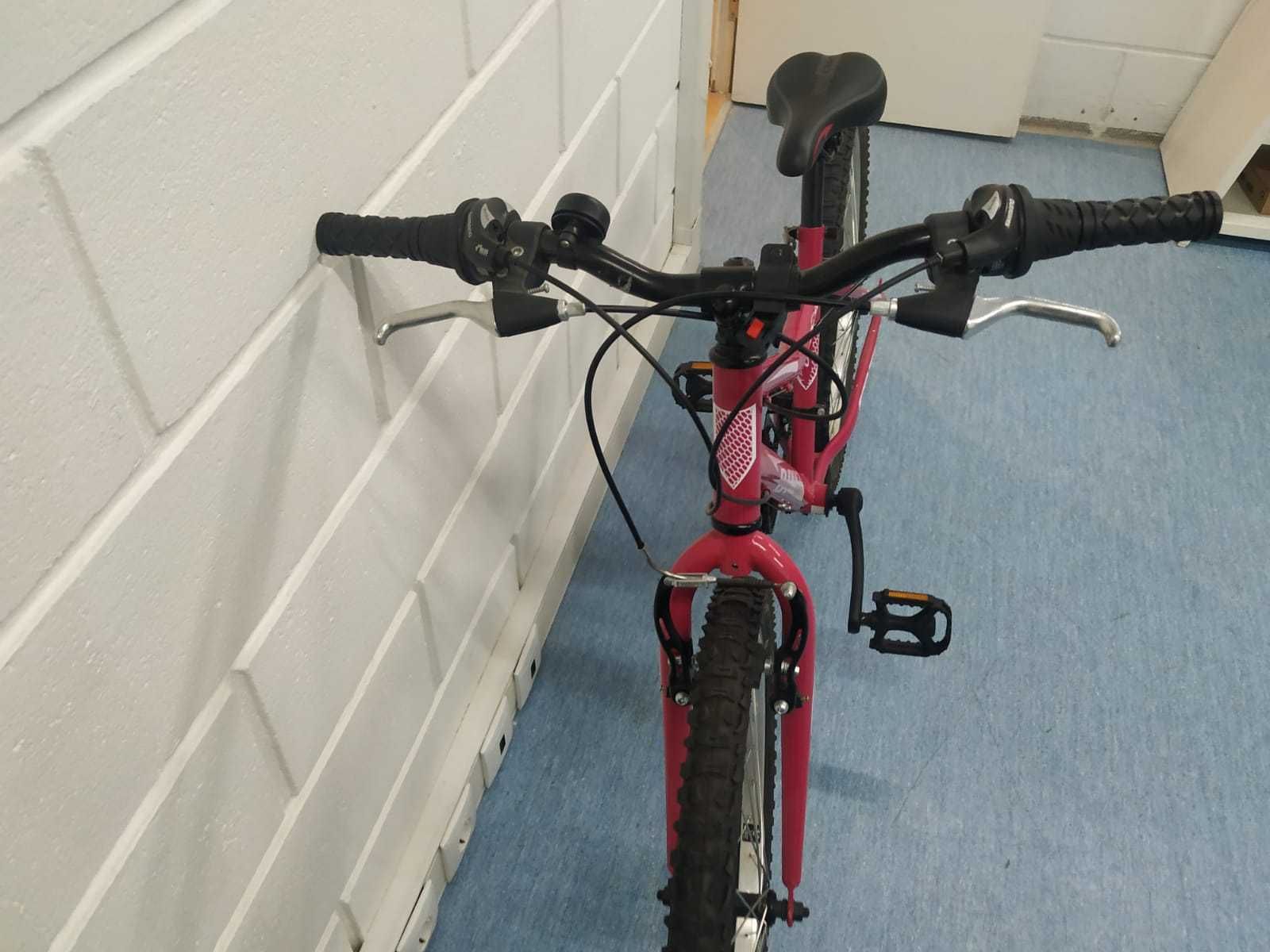 Bicicleta de menina mais conjunto de capacete completamente novo