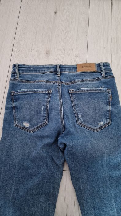 Spodnie jeansy wysoki stan Stradivarius m