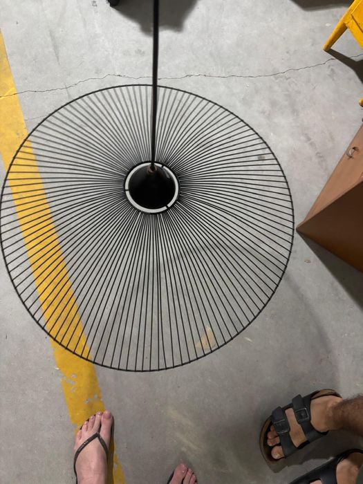 Candeeiro de teto moderno em metal preto