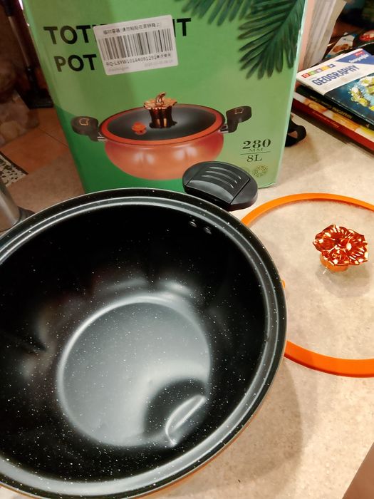 Кастрюля с крышкой