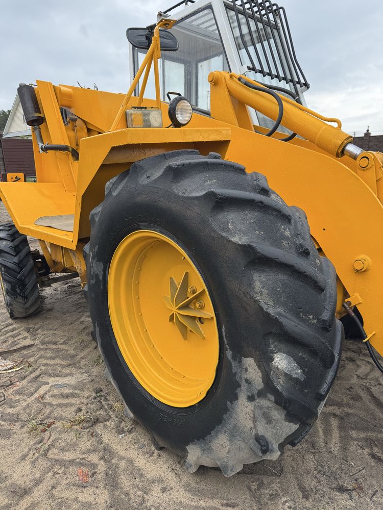 Навантажувач jcb 520m погрузчик
