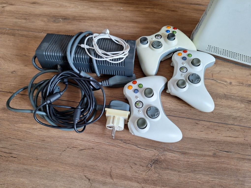 Xbox 360 sprawna 3 pady
