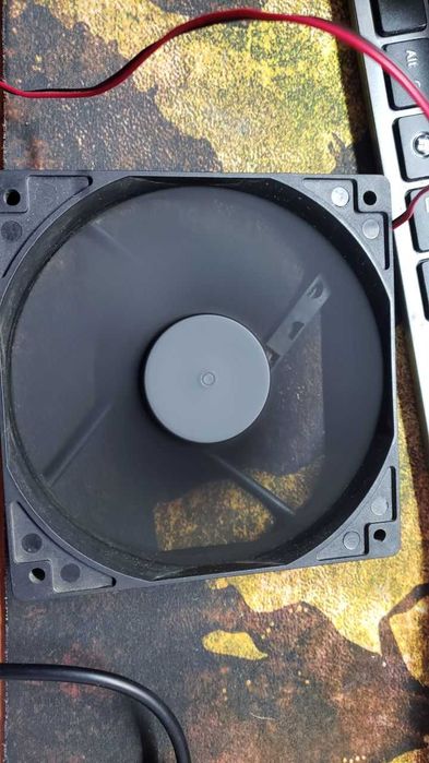 Продам кулер для корпуса 120 мм с антивибро крепежом