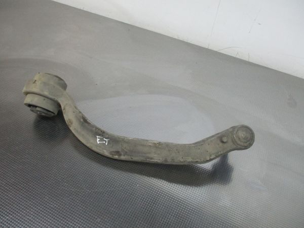 Braço de suspensão frente direito VOLKSWAGEN Passat (3B3)