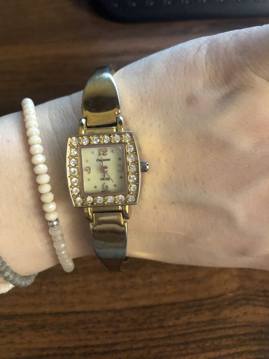 Часы женские Спутник; 2)Fashion qvartz