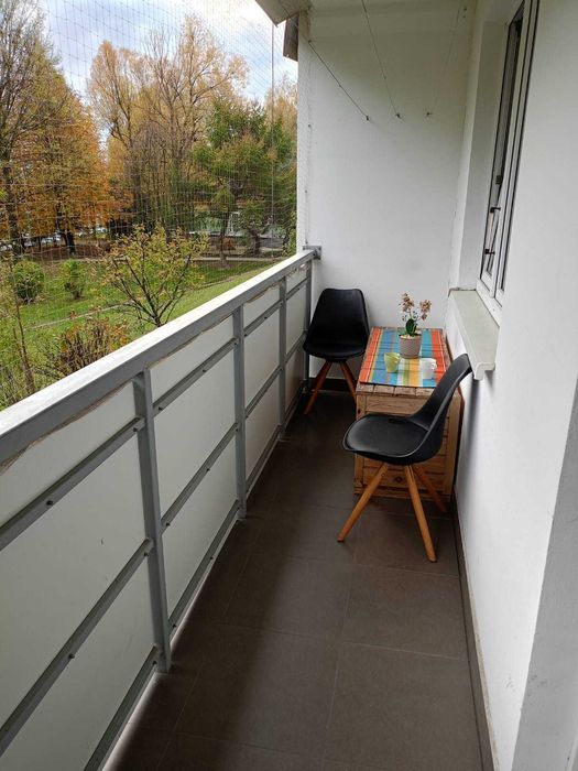 2-pokojowe mieszkanie na parterze z balkonem i komórką, umeblowane