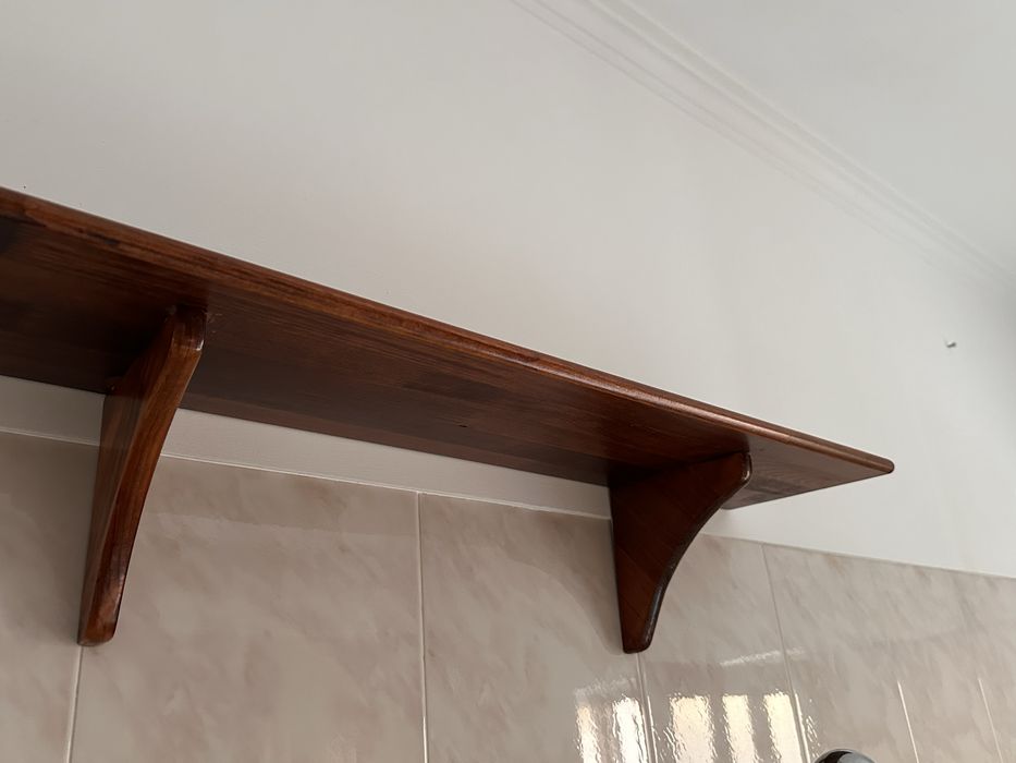 Prateleira de madeira