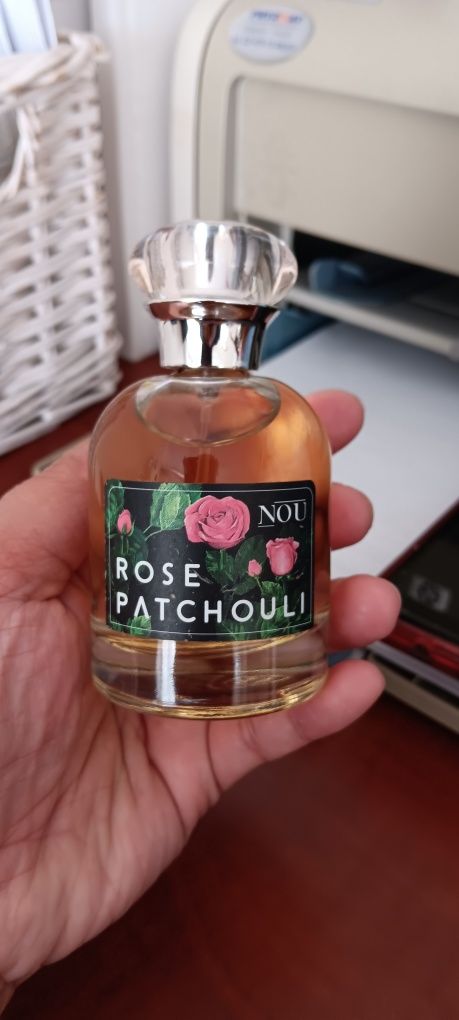 Rose patchouli perfume